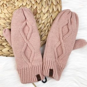 Timberland Women’s Blush Pink Cable Knit Mittens